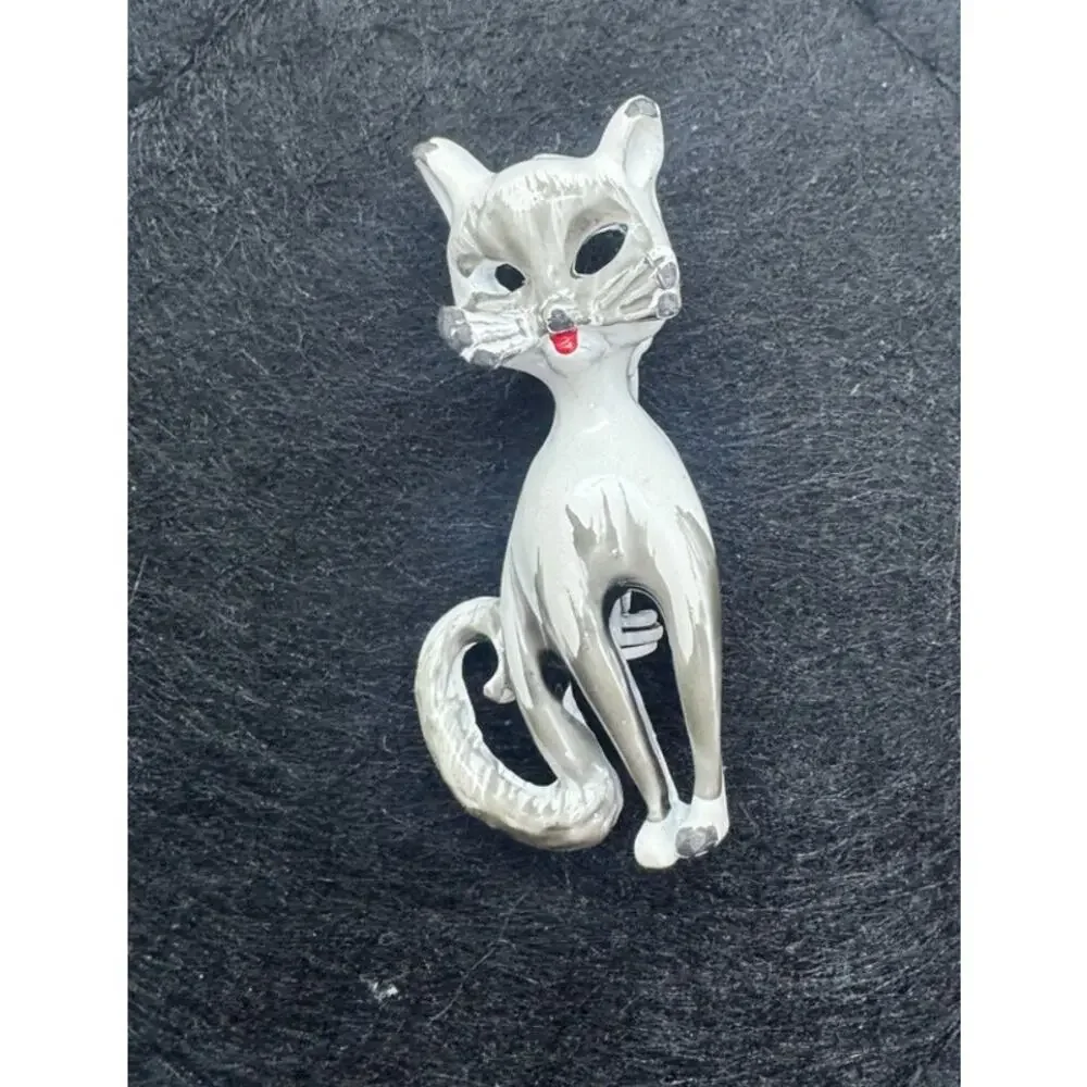 Vintage white cat, enamel pin, MCM, cat lovers,‎ witchy